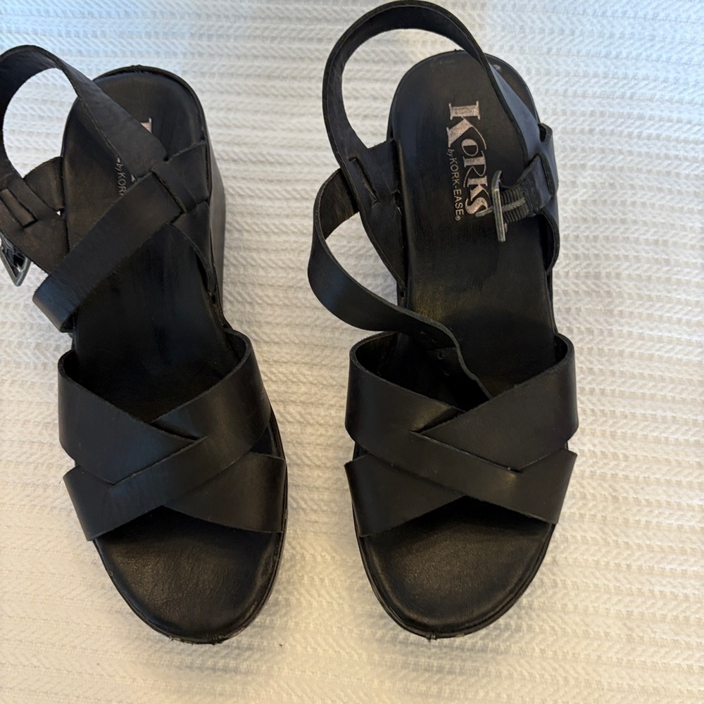 Black Minimalist Crossover Sandals with Adjustable Slingback